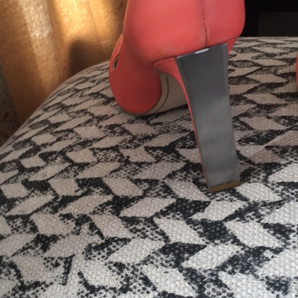 For sale Calvin Klein slightly worn classic coral pump - Picture 4 of 4
